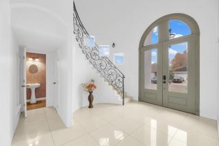 Relax & Enjoy in Our Spacious Country Club Estate - 9