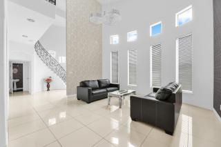 Relax & Enjoy in Our Spacious Country Club Estate - 8