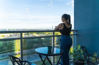 R'Holistay Azure North KING SIZE BED & Wave POOL - San Fernando - 8