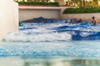 R'Holistay Azure North KING SIZE BED & Wave POOL - San Fernando - 0