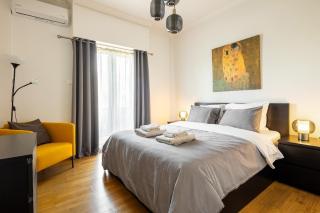 Bright and breezy by the sea - 1