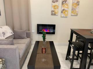 Enjoy the Hot Tub while staying close to Caesars, Riverfront, Downtown & Dining! - Windsor - 9
