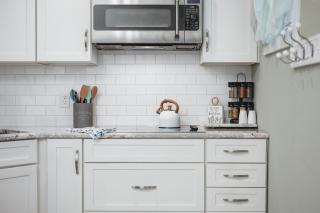 Primrose Studio 1BR Studio near Downtown Beaches Wineries - 2