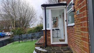 Amani 2-Bed Bungalow - Sleeps 4 - Pet Friendly - 2