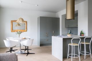 Unique 50s Style Suite, autohalli - 9