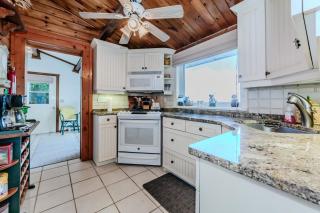 Rustic Waterfront Cottage W Hot Tub - Lion's Head - 4