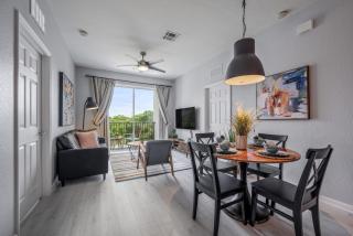 IS1-208 - Lake View Corner Unit - Modern Decor - Orlando - 5