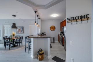 IS1-208 - Lake View Corner Unit - Modern Decor - Orlando - 4
