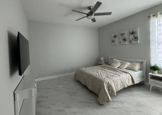 Infinity Oasis - Spectacular View 4-Bed Pool House - Cape Coral - 1