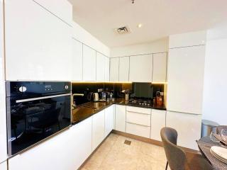1BR w Burj Khalifa & Canal Views Near Downtown by Vibel - 7