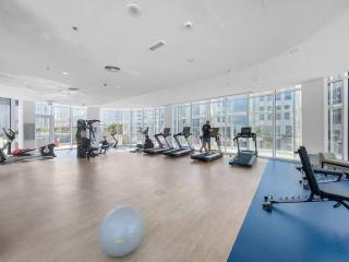 1BR w Burj Khalifa & Canal Views Near Downtown by Vibel - 5