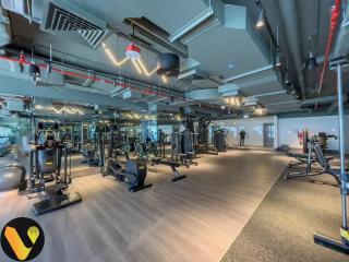 VOGUE The Sterling by OMNIYAT Dubai Pool View with Balcony Near Burj Khalifa and Dubai Mall - 7