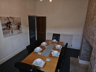 -Sleeps 10 People Spacious House -Fast Free WiFi -Free Parking -Contractor Friendly - Mánchester - 6