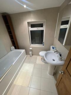 -Sleeps 10 People Spacious House -Fast Free WiFi -Free Parking -Contractor Friendly - Mánchester - 2