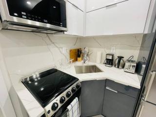 78-3A Luxury Brand New Modern 1BR W&D - New York - 1
