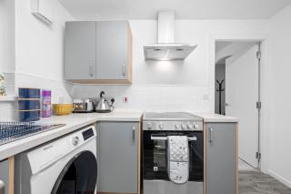 Lovely 3bedroom house, 7mins drive to Manchester City center, Etihad stadium & Coop Live Arena - Manchester - 2