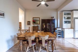 Spacious 2-level 4 bedroom home near Jean-Talon market, pets welcome! - Montreal - 1
