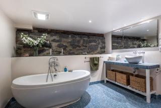 Spacious 2-level 4 bedroom home near Jean-Talon market, pets welcome! - Montreal - 4