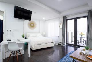 809-4B Studio Balcony W&D Prime location - 7