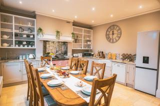 St Michaels Town House - Elegant and Large Holiday Home in the Heart of Gloucester - 0
