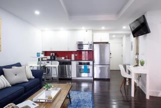 809-4B Studio Balcony W&D Prime location - 1