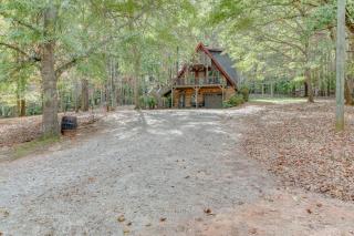 Peaceful Paradise Cabin Farmhouse with Huge Hot Tub - Gainesville - 8