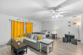 Pet Friendly Large Studio With Free Wi-Fi In Great Location! - Orange Park - 6