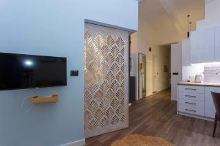 Couple-in magical suite with jacuzzi - 9