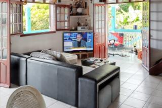 Maison en bord de mer à Saint-Claude avec jardin et vue imprenable - 9