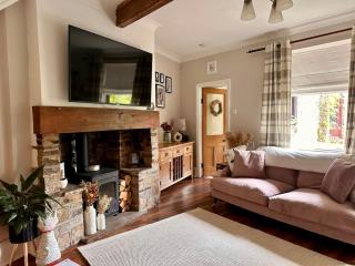 Cosy, hidden cottage near the Peaks - Hyde - 4