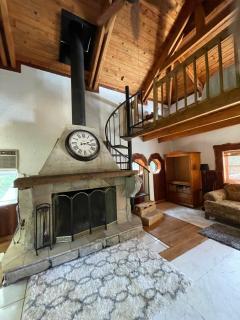 Rustic Mountaintop Cabin on small farm with WiFi - - 0