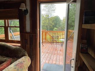 Rustic Mountaintop Cabin on small farm with WiFi - - 2