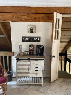 Rustic Mountaintop Cabin on small farm with WiFi - - 5