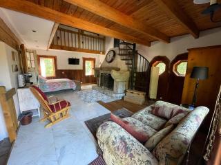 Rustic Mountaintop Cabin on small farm with WiFi - - 7