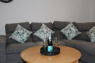 Modern 3-Bed Home With Garden - 0