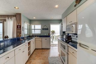 The Tipsy Turtle Direct Oceanfront - 7