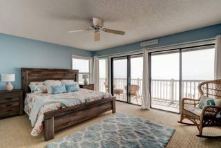 The Tipsy Turtle Direct Oceanfront - 2