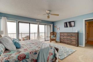 The Tipsy Turtle Direct Oceanfront - 1