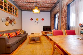 High Ceiling Stylish Apartment - Istanbul - 9