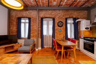 High Ceiling Stylish Apartment - Istanbul - 2