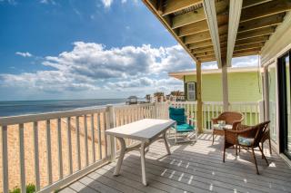 The Funky Pelican Direct Oceanfront Retreat - 6