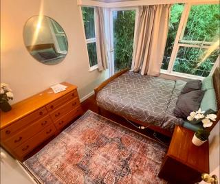 Room In flat is 1st door past carport - Auckland - 9