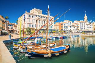 Grand T3 Lumineux Spacieux Propre, tout confort, Parking, Ascenseur, Emplacement central unique, port-commerces-mer et plages à pied, Location du Samedi au Samedi - Sanary-sur-Mer - 0
