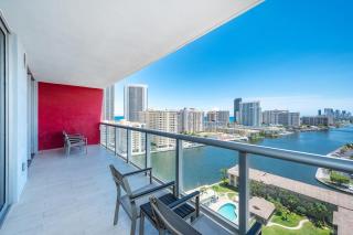 Beachwalk 1 Bedroom With Kitchen - Hallandale Beach - 8