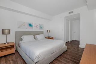 2 Bed 2 Bath at Beachwalk With Pool Gym Beach - 8