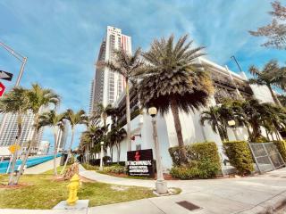 2 Bed 2 Bath Penthouse Amazing Views Beach Service - Hallandale Beach - 7