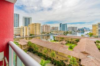 Amazing Studio at Beachwalk with Pool & Gym - Hallandale Beach - 1