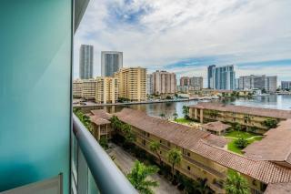 1 Bedroom w Kitchen on Beachwalk Beach &Pool &Gym - Hallandale Beach - 3