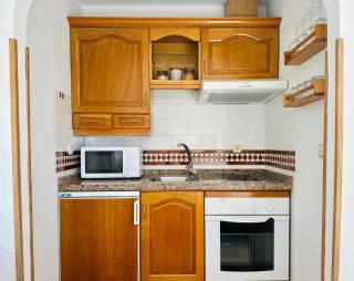 Cozy- 100m from the Beach with Pool & Perfect for2 - 4