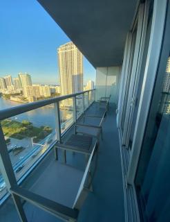 1 Bed & Kitchen at Beachwalk - Pool Gym Beach 22fl - Hallandale Beach - 2